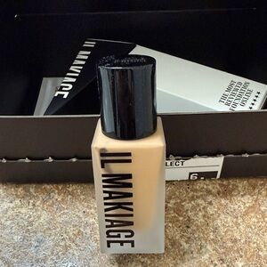 IL MAKIAGE Black Box with White Logo